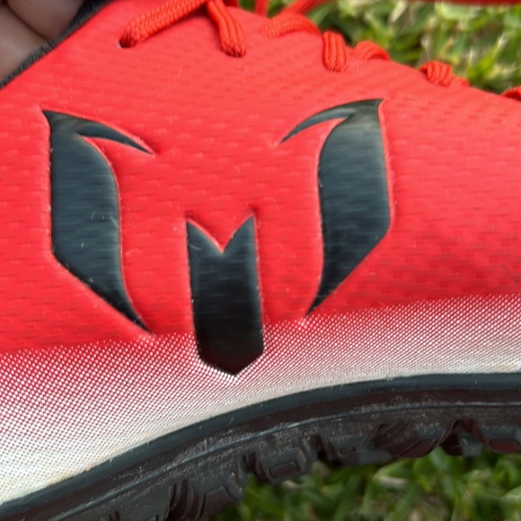 Adidas Messi soccer shoes size 7.5 - Picture 8 of 9